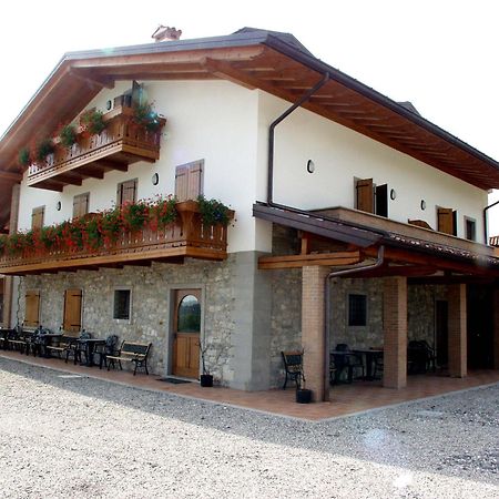 Wine Resort Faedis Exterior photo